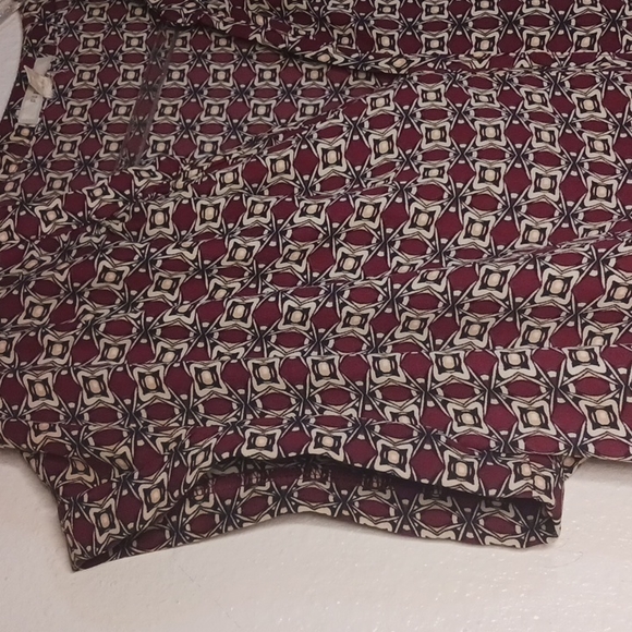 Pleione Popover Short Sleeve Geometric Patterned Blouse Flowy V-Neck size M - Picture 8 of 10